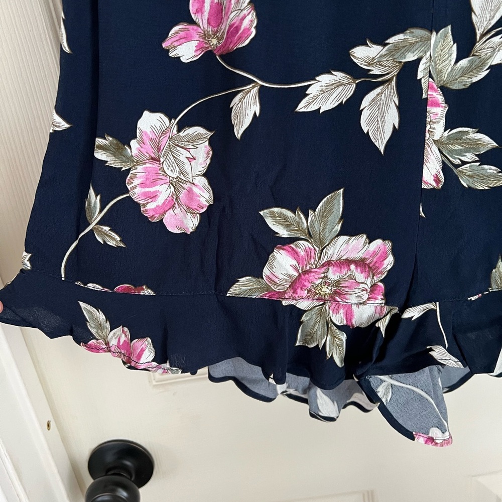 Cupcakes & Cashmere Floral Navy backless Romper NWT - Picture 5 of 9